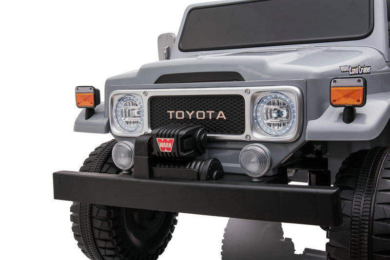 1974 Toyota LandCruiser 24V Ride-On Car – 2-Seater 4X4 SUV with Off-Road Suspension, Rubber Tires, Official Toyota Licensing, Working Headlights for Kids